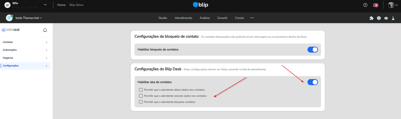 Opção Permitir que o atendente execute ações nos contatos nas Configurações do Blip Desk