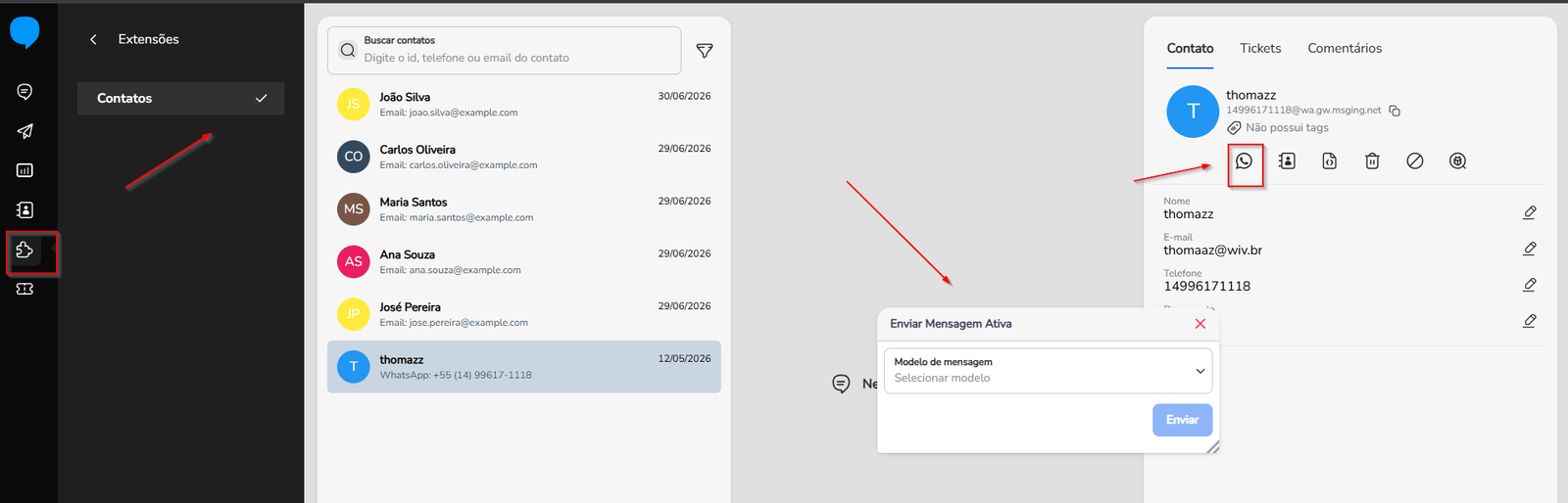 Aba Contatos da extensão aberta no Blip Desk durante um atendimento no WhatsApp