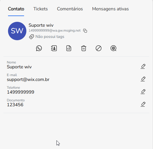 Contato aberto no Blip Desk com o histórico de mensagens e as abas de informações do contato
