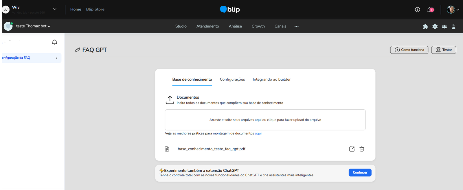 Painel da FAQ GPT com as abas Base de conhecimento, Configurações e Integrando ao builder