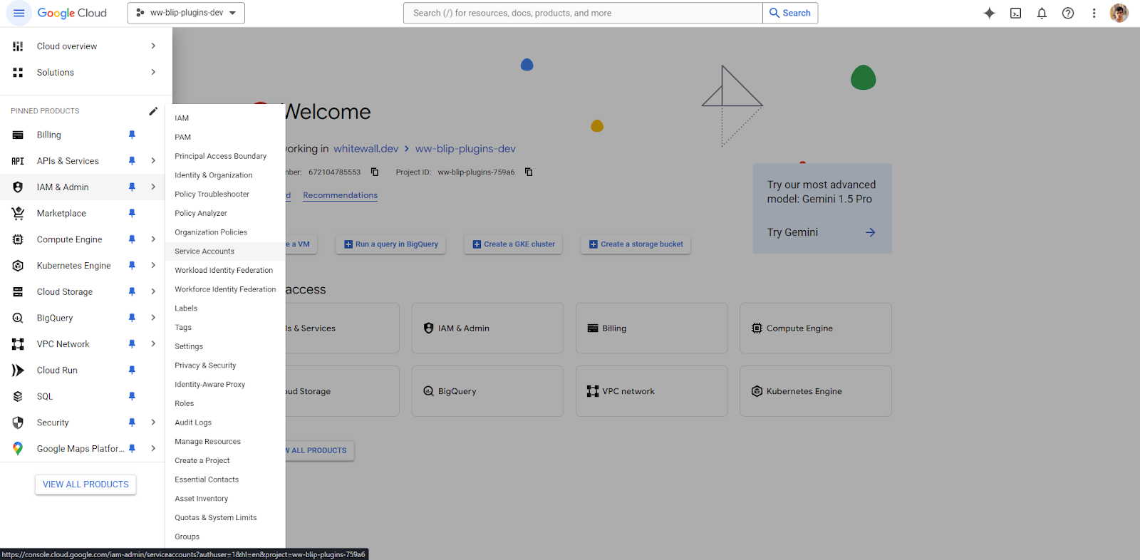 Menu IAM e administrador aberto no Google Cloud Console, na opção Contas de serviço